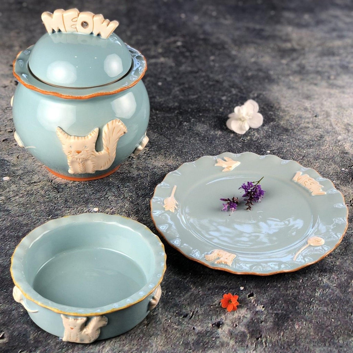 Cat Whisker Relief Handmade Stoneware Feeder