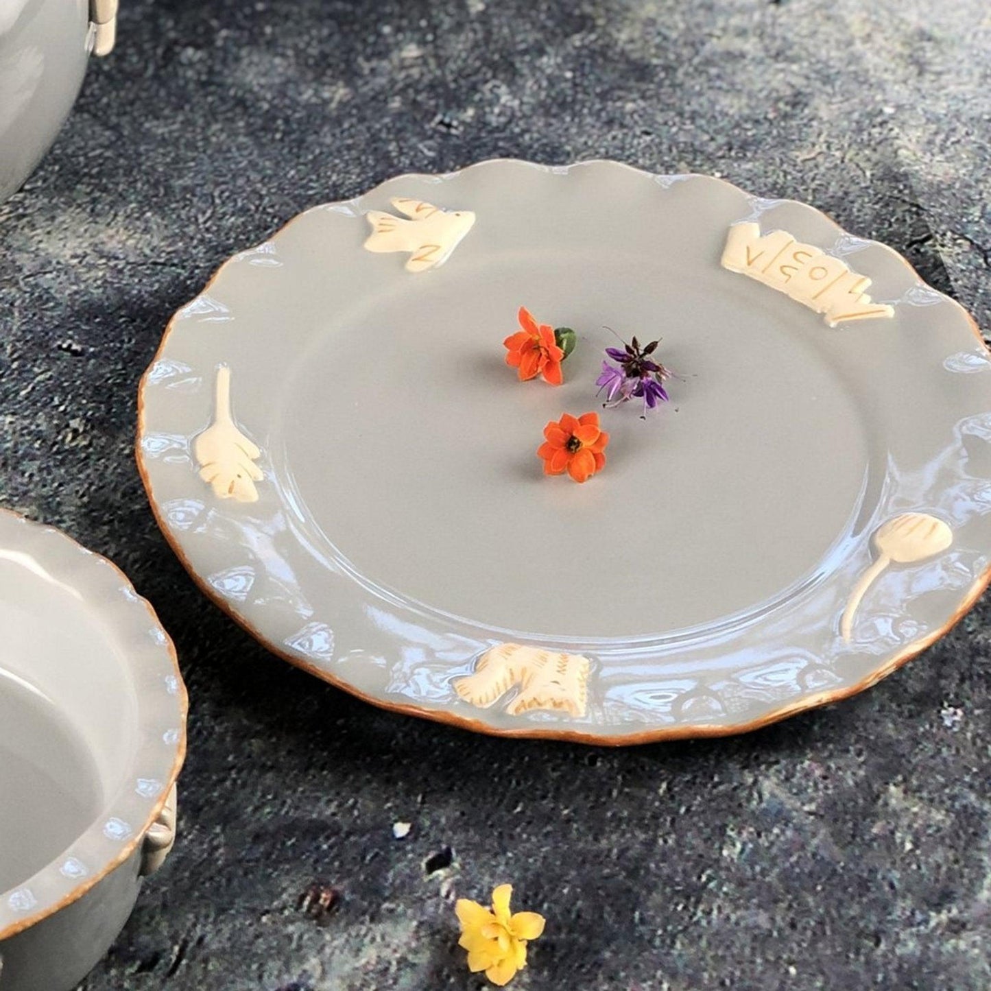 Cat Whisker Relief Handmade Stoneware Feeder